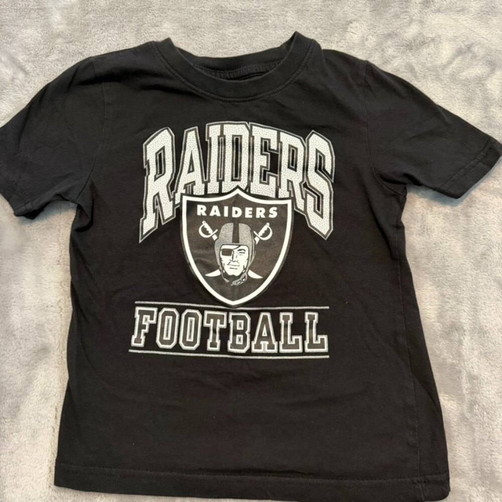 Raiders NFL Youth Shield Logo Graphic T-Shirt Black Size Medium 5/6 Football